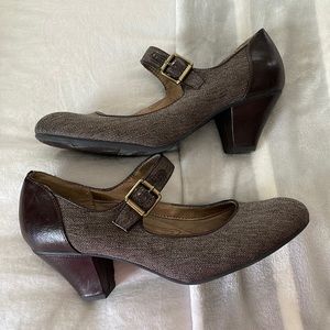 Worn Twice! Mary Jane brown Life Stride heels